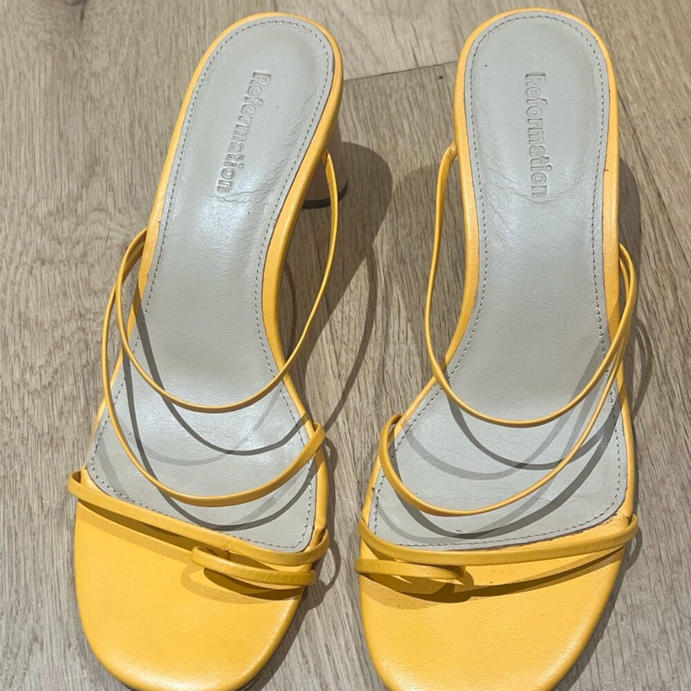 Reformation Rachel Sandal in Ochre (size 6) - Picture 4 of 8